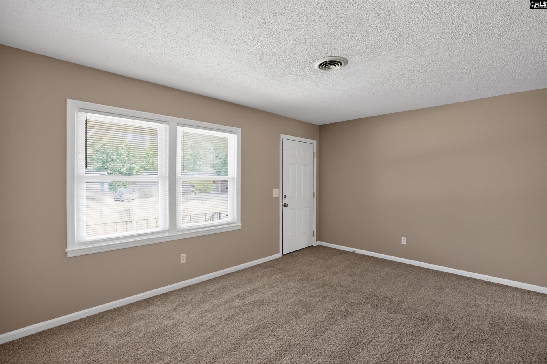 328 Galbra Street  Photo 11