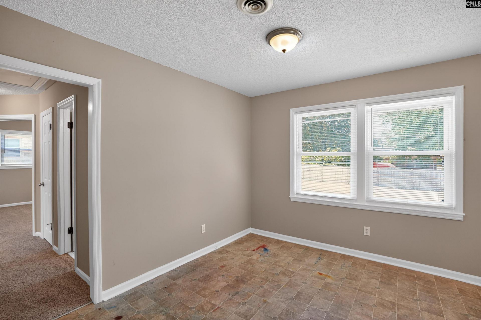 328 Galbra Street  Photo 14
