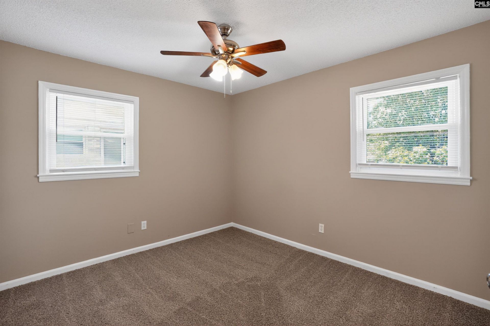 328 Galbra Street  Photo 6
