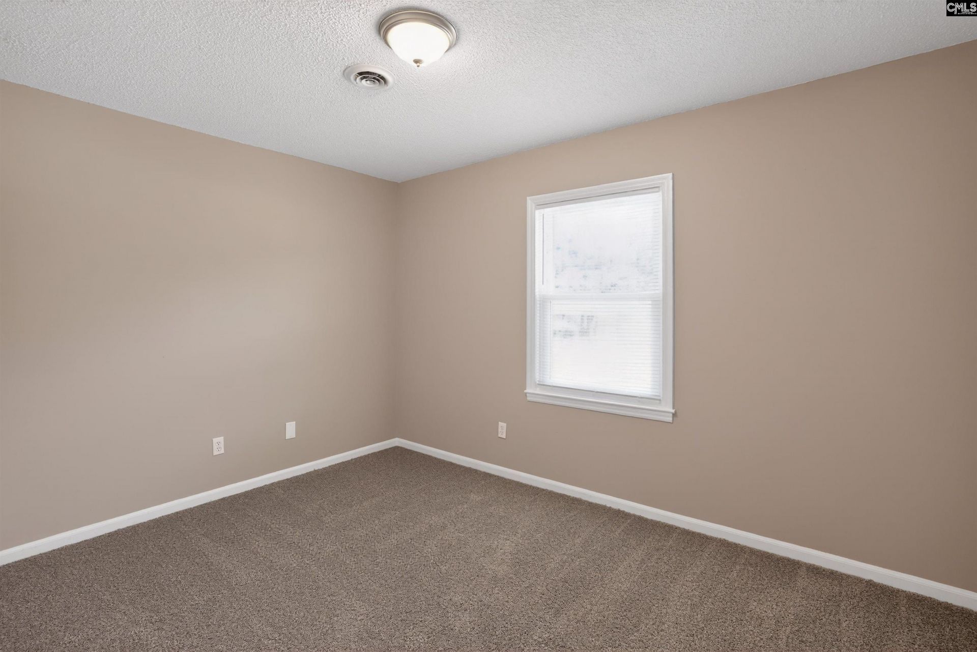 328 Galbra Street  Photo 7