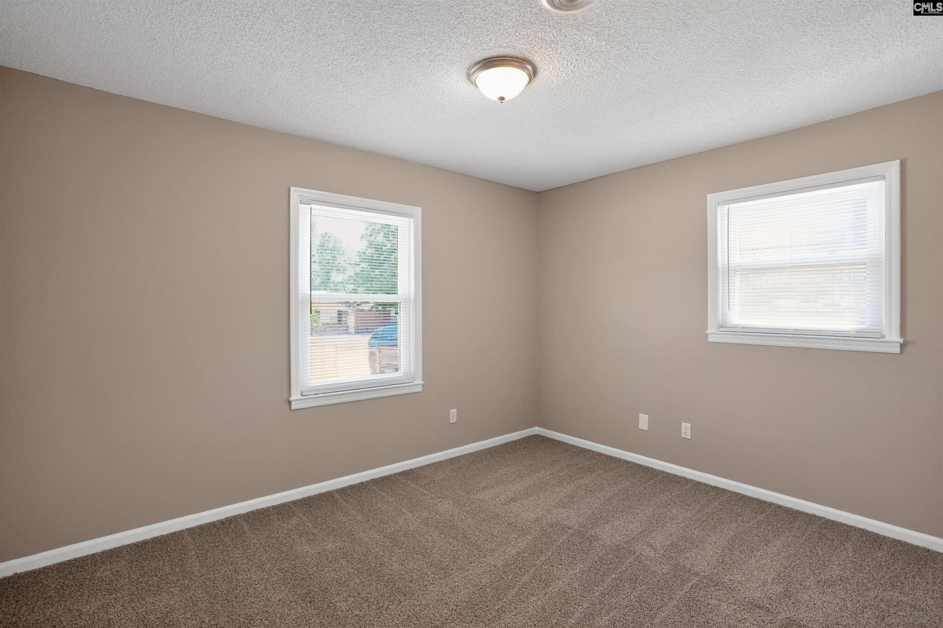 328 Galbra Street  Photo 8