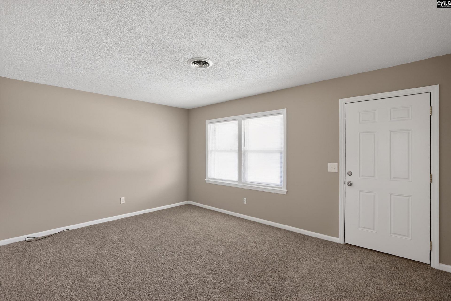 328 Galbra Street  Photo 9