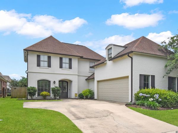 8925 Foxgate Dr, Baton Rouge, LA 70809