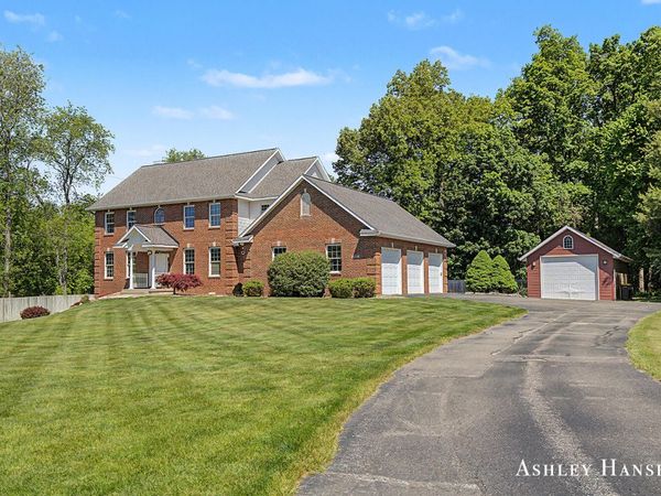 7085 Hidden Ridge Drive SE, Grand Rapids, MI 49546