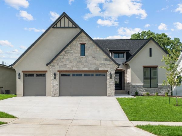 16511 Ironwood Lane, Urbandale, IA 50263