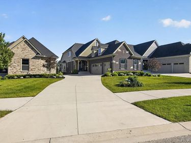 8236 Stoney Creek Drive, Green Oak Twp, MI 48178