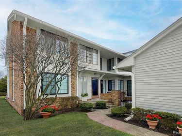 6011 Pebble Lane Court, West Bloomfield Twp, MI 48322