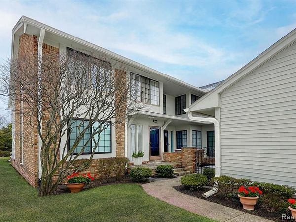 6011 Pebble Lane Court, West Bloomfield Twp, MI 48322