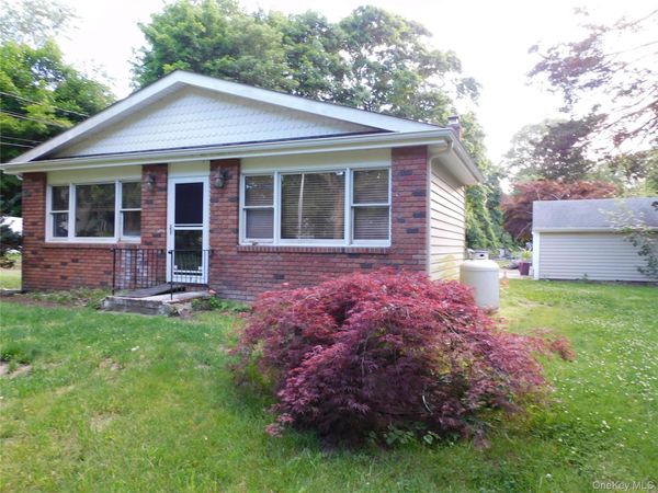 40 Wood Road , Centereach, NY 11720