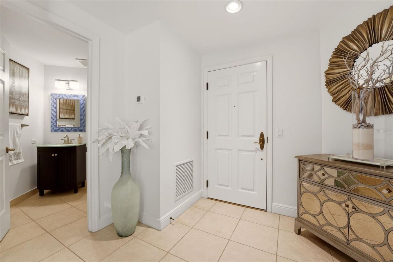 100 Central Avenue, Unit H716, Sarasota, FL 34236 Photo
