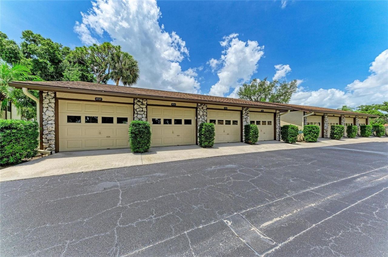 5709 Avista Drive, Unit 5709, Sarasota, FL 34243 Photo