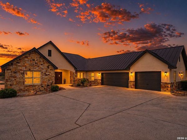 550 OAK SHORES DR, Canyon Lake, TX 78133