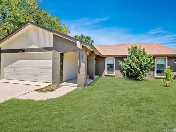 7637 ANTIQUE OAK ST, Live Oak, TX 78233