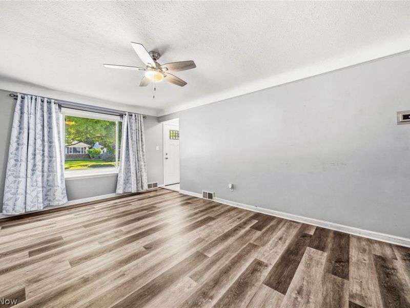 1628 Longwood Drive, Mayfield Heights, OH 44124 Photo 9