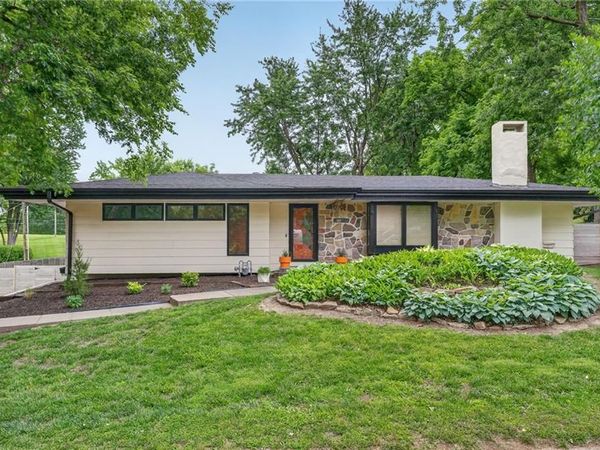 10737 Countryside Drive, Kansas City, KS 66109