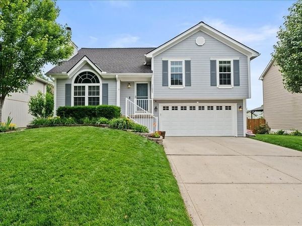11027 N Mckinley Avenue, Kansas City, MO 64157