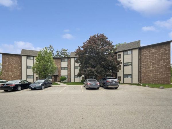 550 Vine Avenue, Unit 104, Highland Park, IL 60035