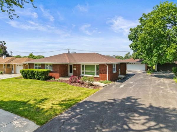 817 Summit Drive , Lockport, IL 60441
