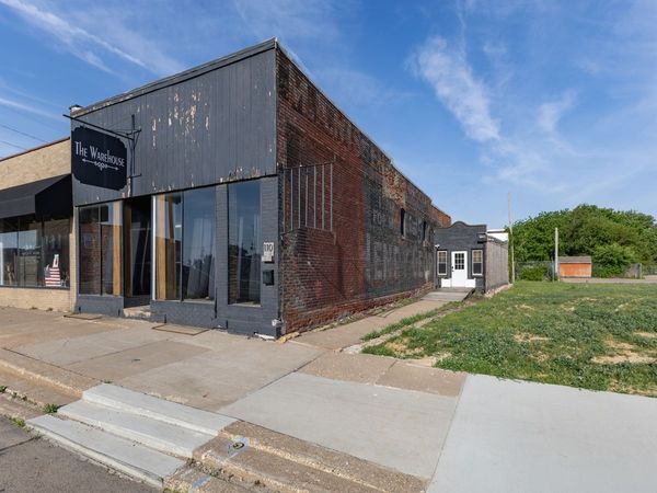 110 N 2nd Street , Clinton, IA 52732