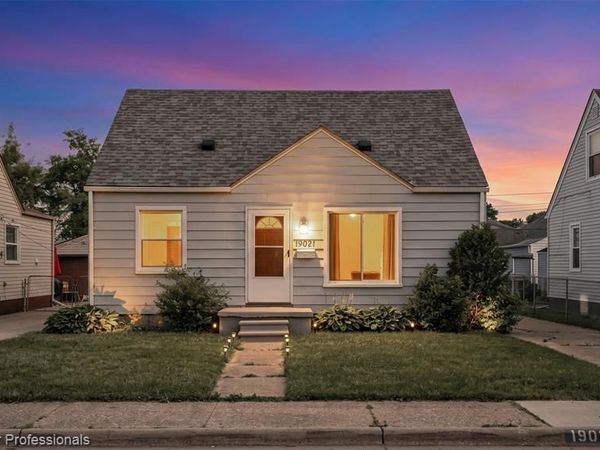 19021 Hazelwood Street , Roseville, MI 48066