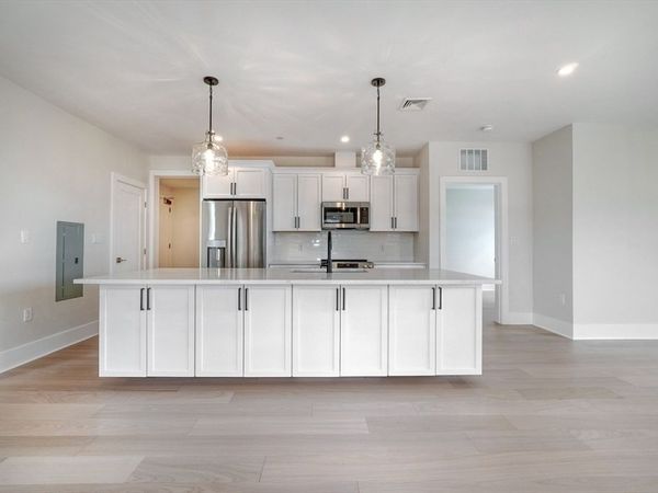 62 Foundry St, Unit 305, Wakefield, MA 01880