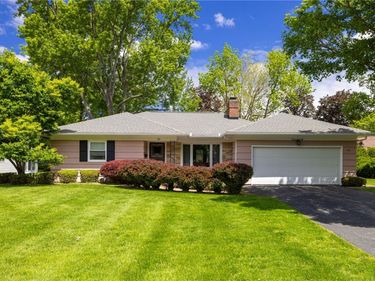 30 Danbury Circle N, Rochester, NY 14618
