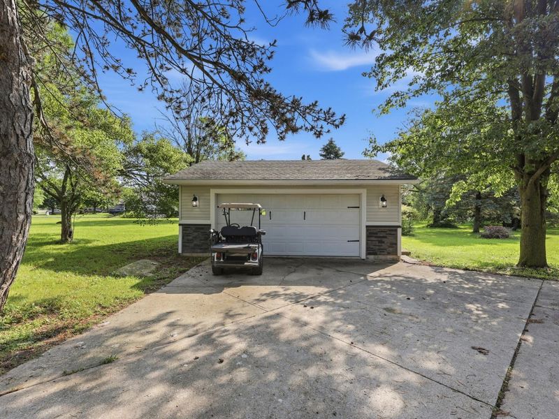 1155 W Choctaw Drive, London, OH 43140 Photo 5