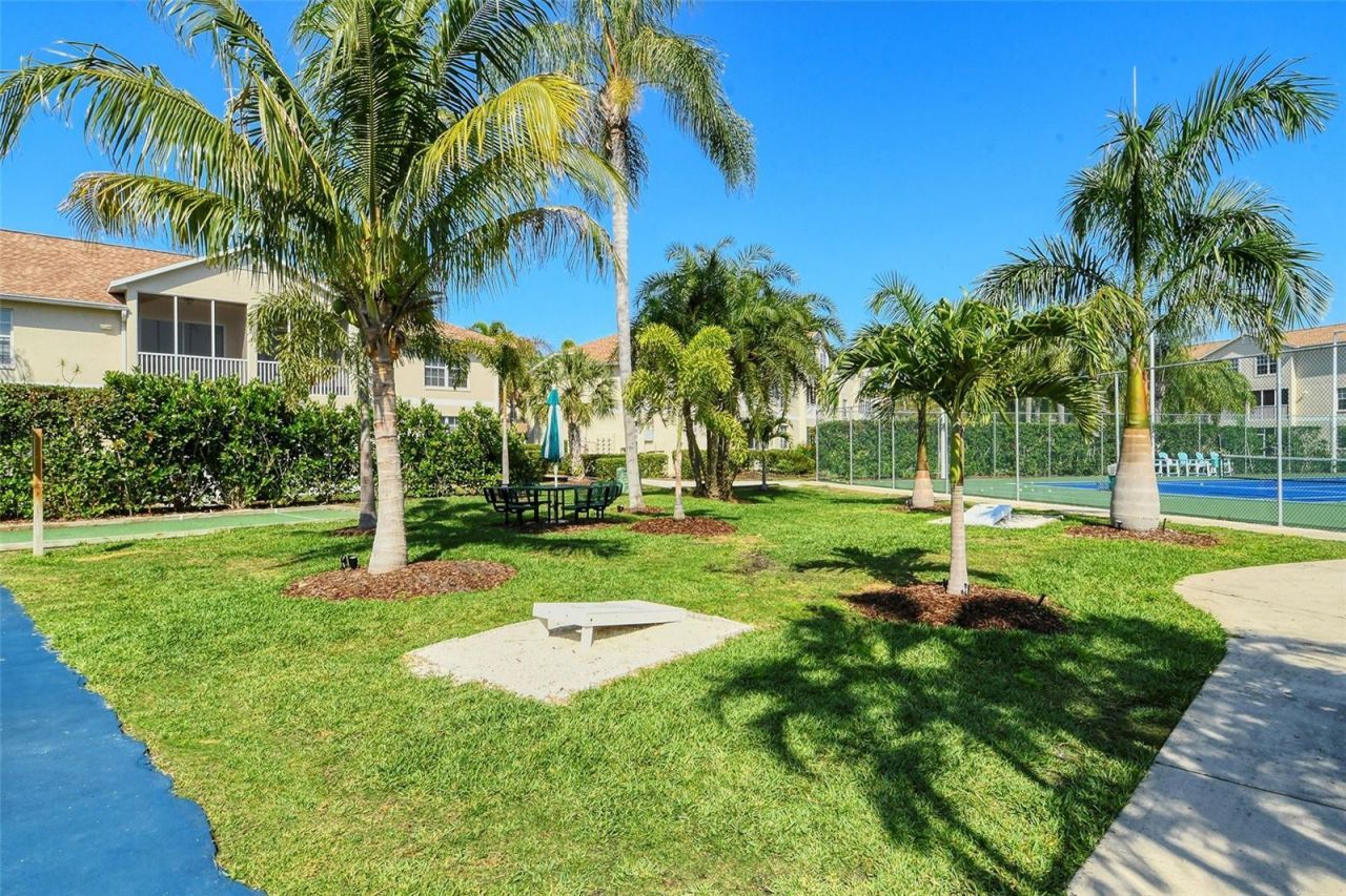 8370 Wingate Drive, Unit 726, Sarasota, FL 34238 Photo