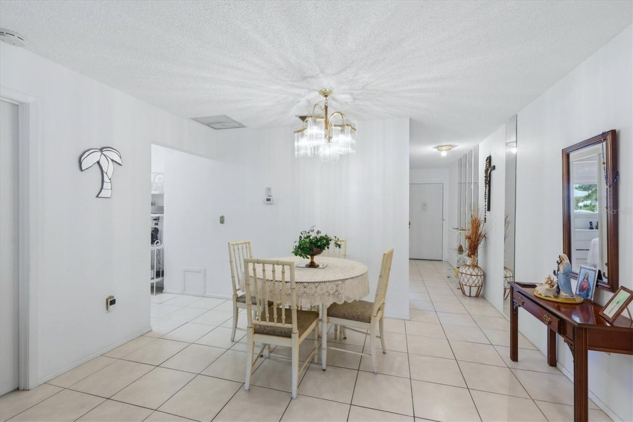 390 301 Boulevard W, Unit 27B, Bradenton, FL 34205 Photo