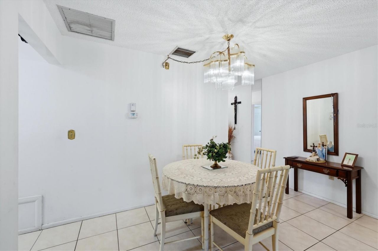 390 301 Boulevard W, Unit 27B, Bradenton, FL 34205 Photo