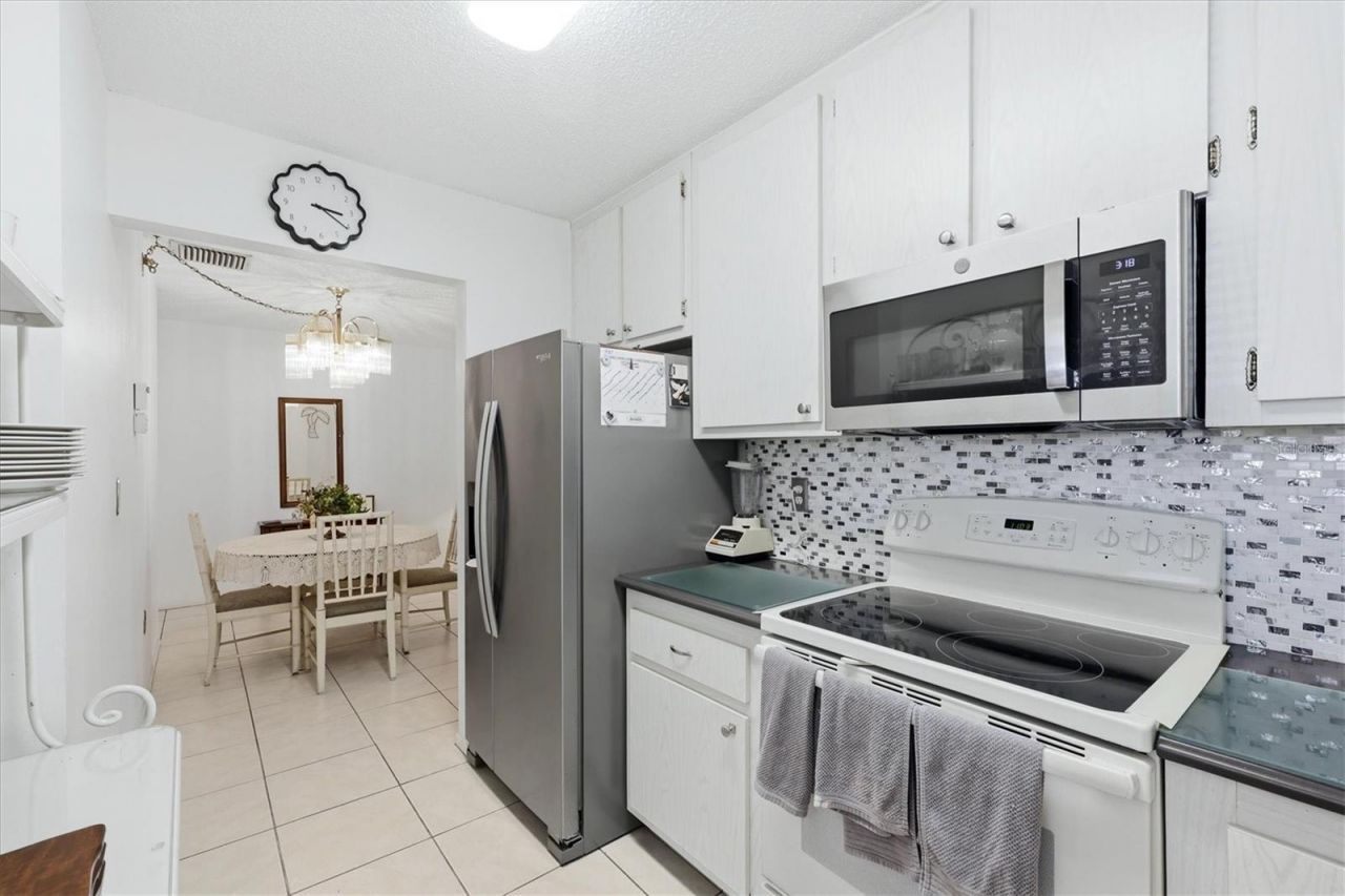 390 301 Boulevard W, Unit 27B, Bradenton, FL 34205 Photo