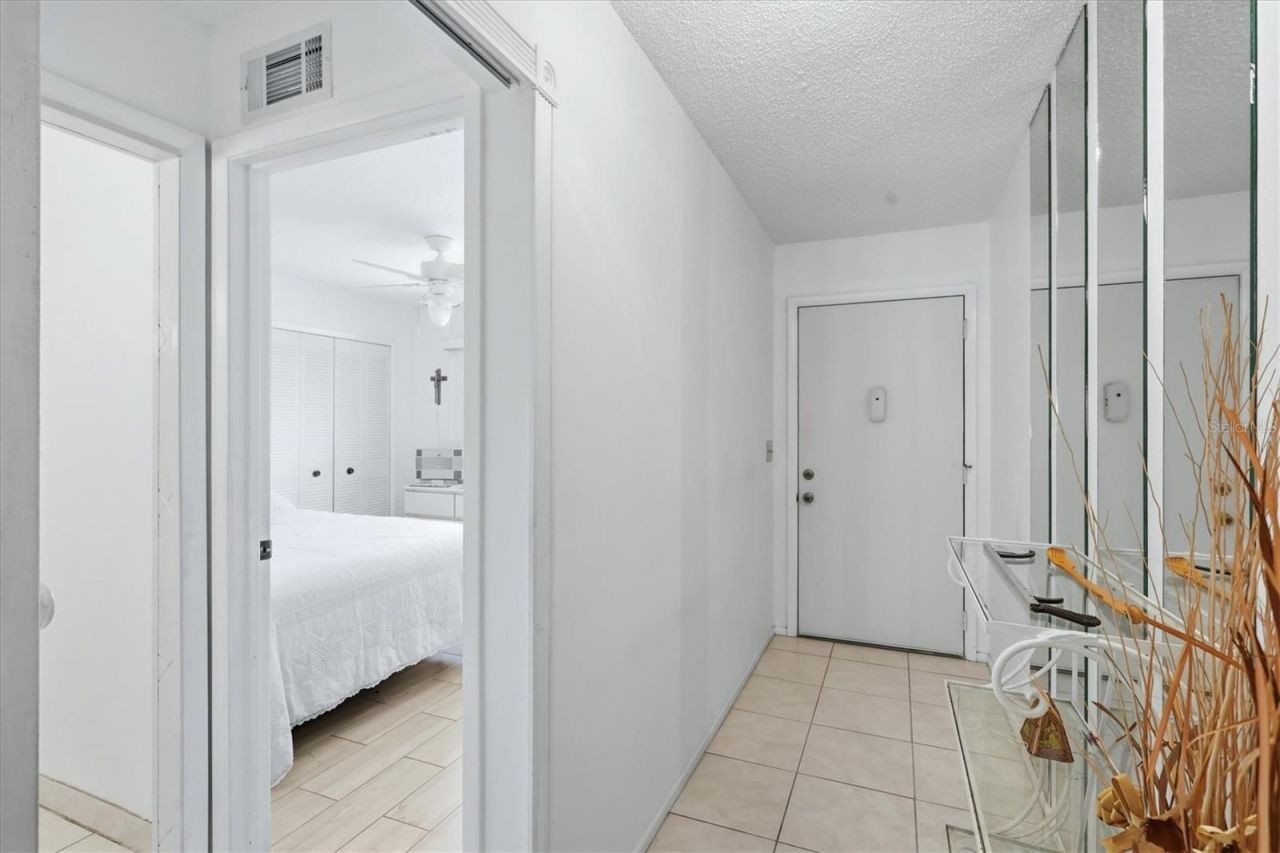 390 301 Boulevard W, Unit 27B, Bradenton, FL 34205 Photo