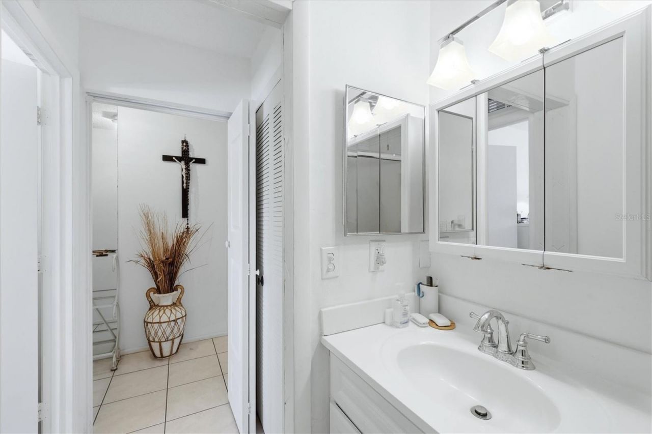 390 301 Boulevard W, Unit 27B, Bradenton, FL 34205 Photo