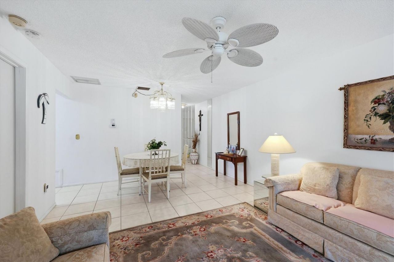 390 301 Boulevard W, Unit 27B, Bradenton, FL 34205 Photo