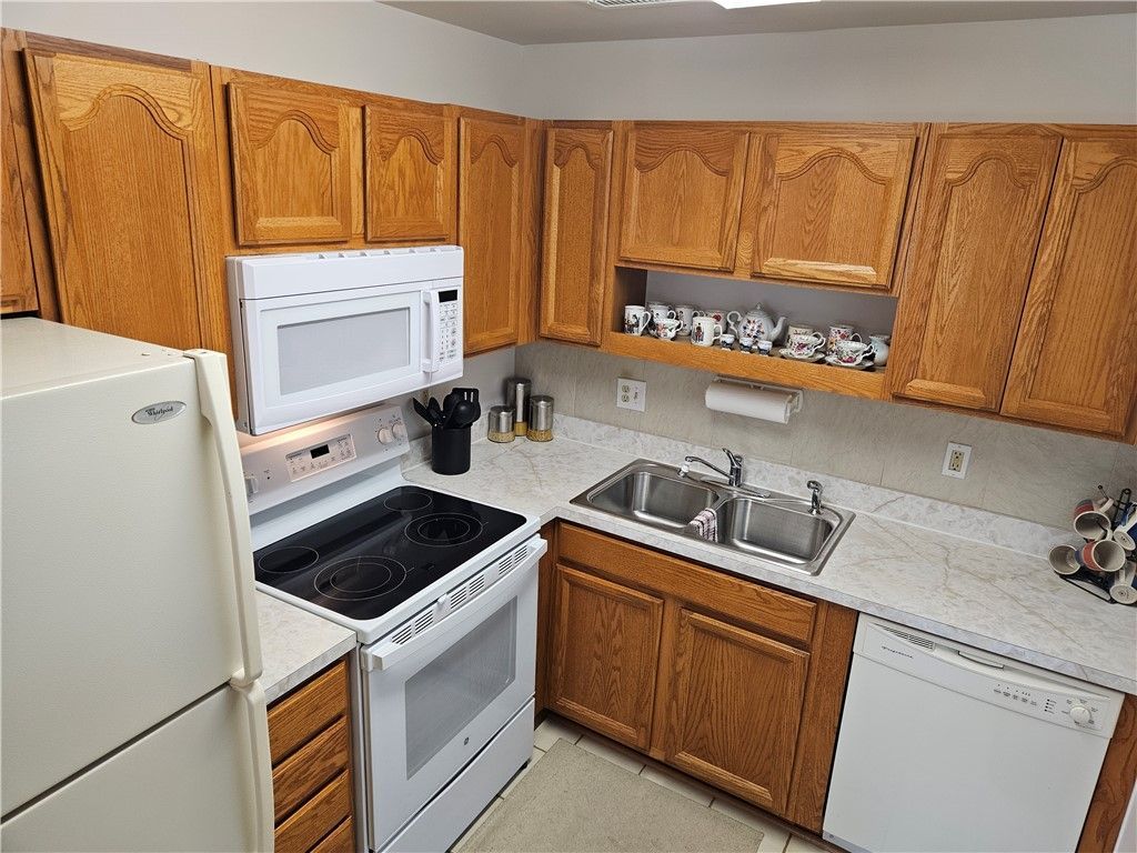 44 Woodland Drive, Unit 205, Vero Beach, FL 32962 Photo