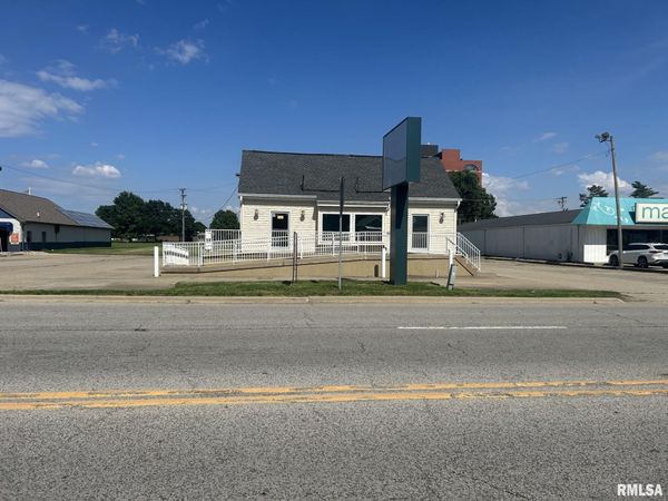 712 N WEBSTER Street, Taylorville, IL 62568