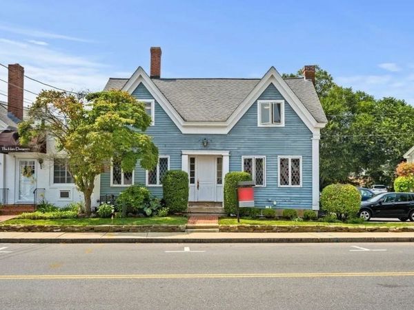 54 Main St, Unit 201, Topsfield, MA 01983