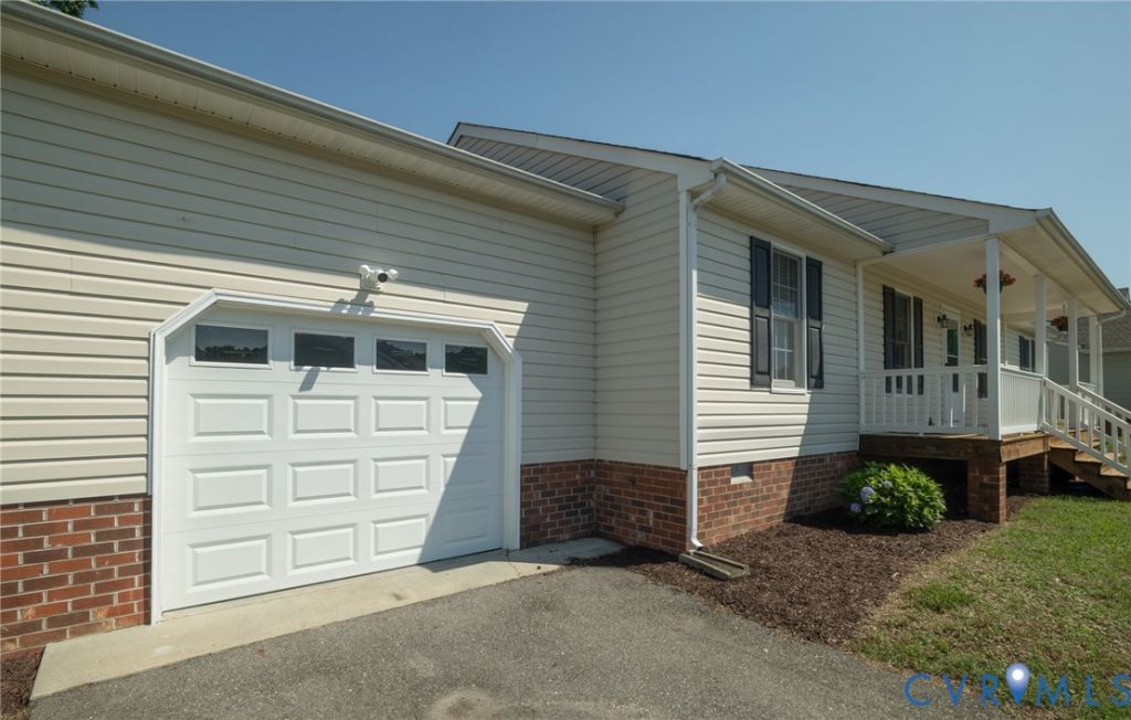 8378 Mary Mundie Lane, Mechanicsville, VA 23111 Main Photo