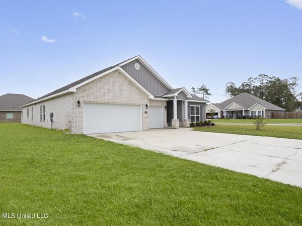 6000 Penni Lane, Ocean Springs, MS 39564
