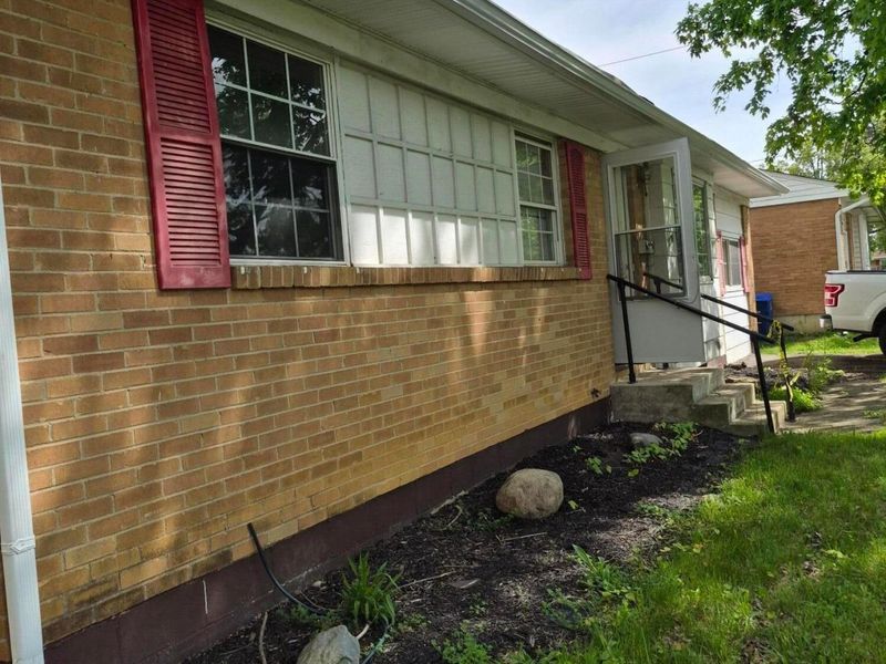1870 Lonsdale Road , Columbus, OH 43232 Photo 2