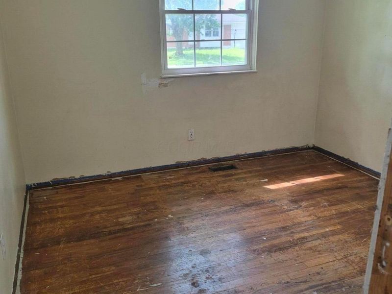 1870 Lonsdale Road , Columbus, OH 43232 Photo 8
