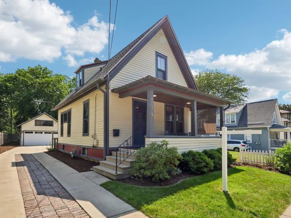 514 W Park Avenue , Aurora, IL 60506