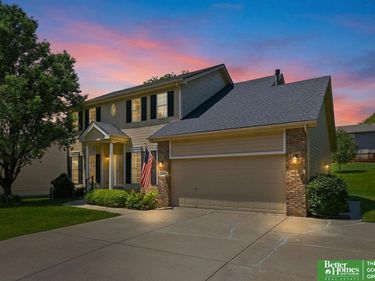 212 Castle Pine Drive, Papillion, NE 68133