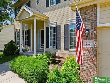 212 Castle Pine Drive, Papillion, NE 68133