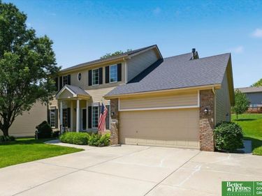 212 Castle Pine Drive, Papillion, NE 68133