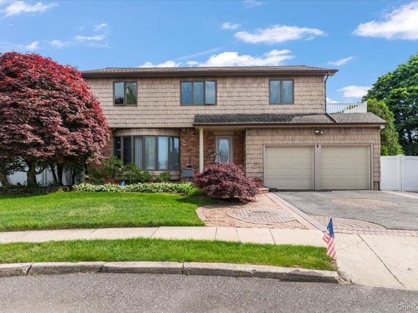 9 Bernadette Court, Hicksville, NY 11801