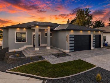 1030 S Florida Pl, Kennewick, WA 99338