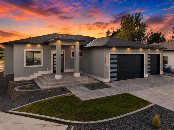 1030 S Florida Pl, Kennewick, WA 99338