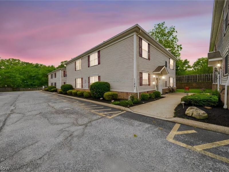 11541 Riverview Court , Unit 13, Parma Heights, OH 44130 Photo 2