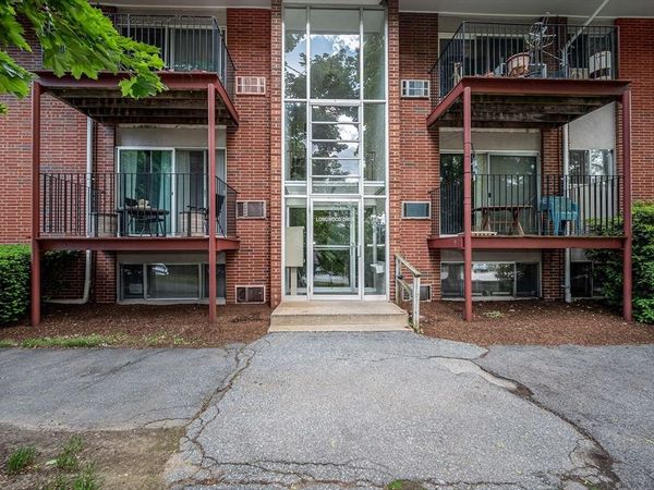 9 Longwood Dr, Unit 1, Andover, MA 01810